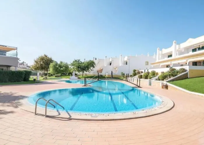 Beautiful Vila Rafaella, Walk Distance To Beaches